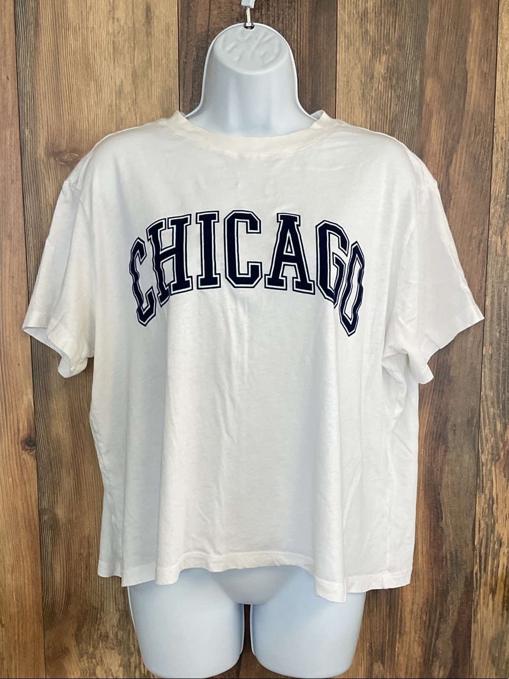 H&M White Tee with Navy 'CHICAGO' Arch Graphic Crop Tee XL 403B